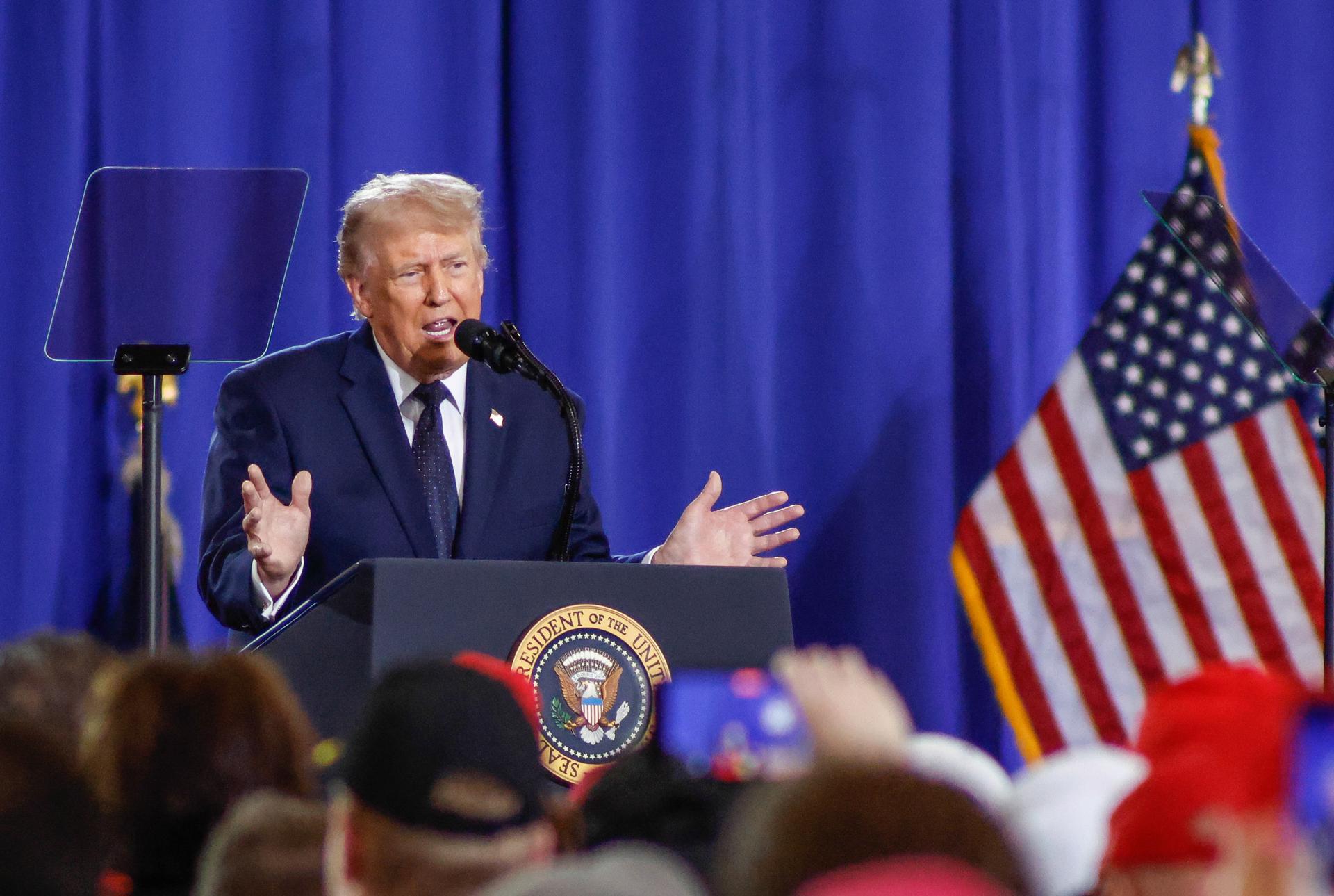 Trump aseguró que evalúa cerrar acuerdo con Irán o “hacerlo volar por los aires”