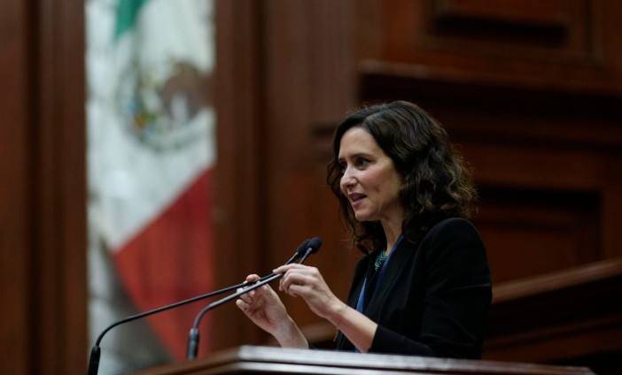 Ayuso tilda de "escándalo internacional" la investigación a Zapatero