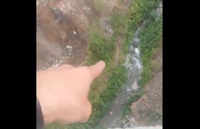 Hombre se lanzó al vacío en la autopista Caracas-La Guaira este #16May