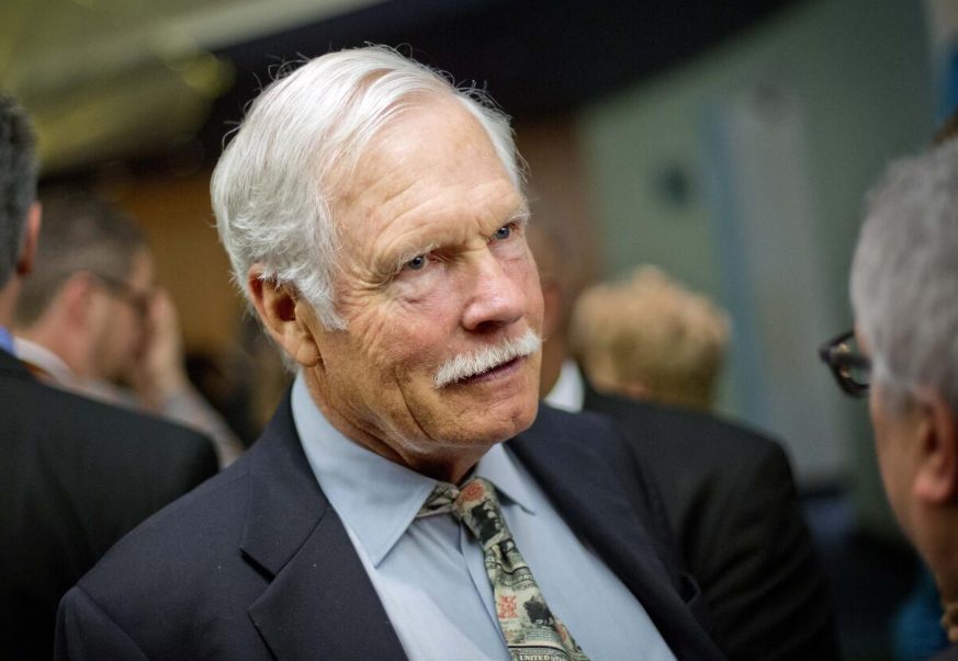 Quién fue Ted Turner, el magnate que revolucionó la televisión con CNN y las noticias 24 horas