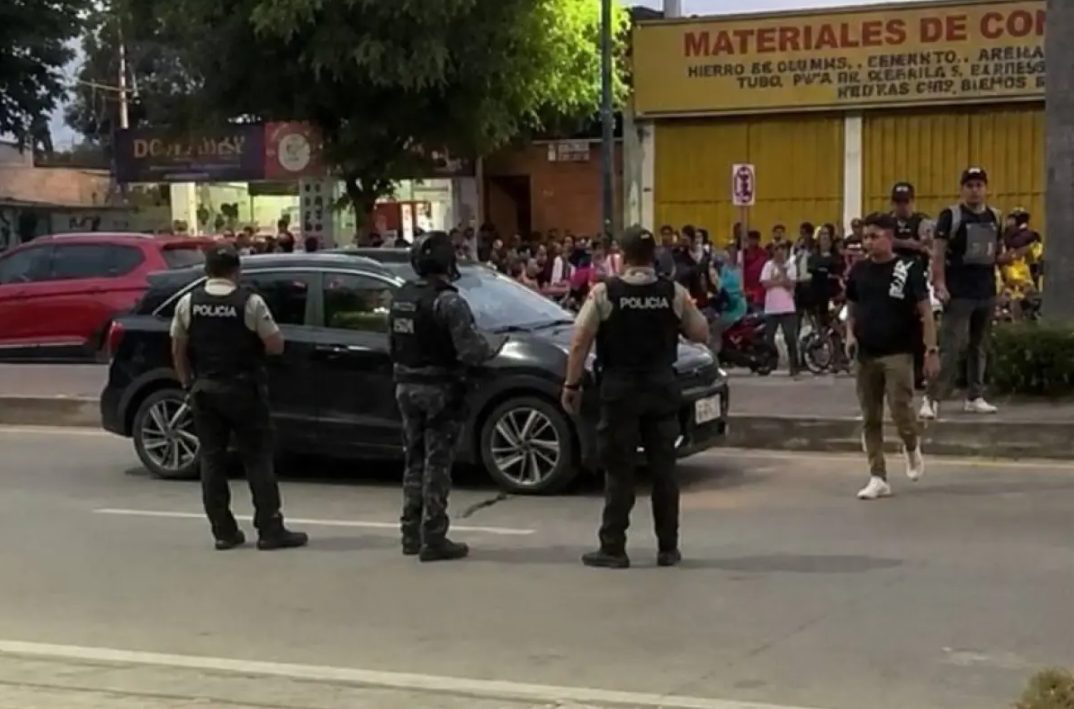 Sicarios a bordo de una moto acribillaron a una jueza al interceptar su vehículo en Ecuador
