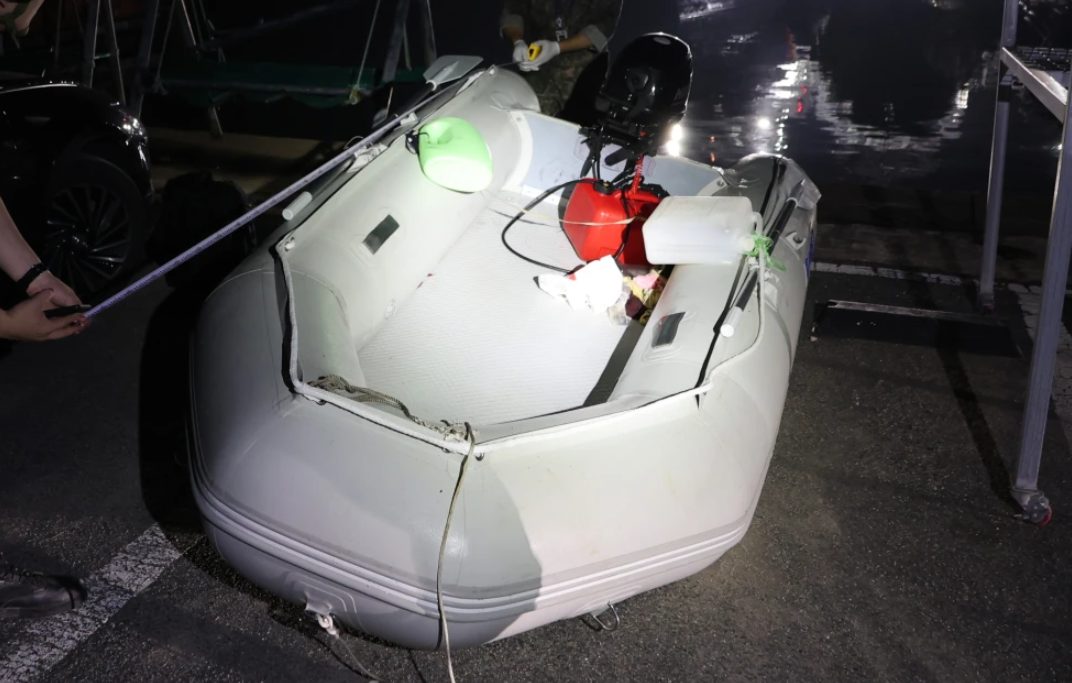 Disidente chino huyó a Corea del Sur tras una travesía de 30 horas en un bote inflable