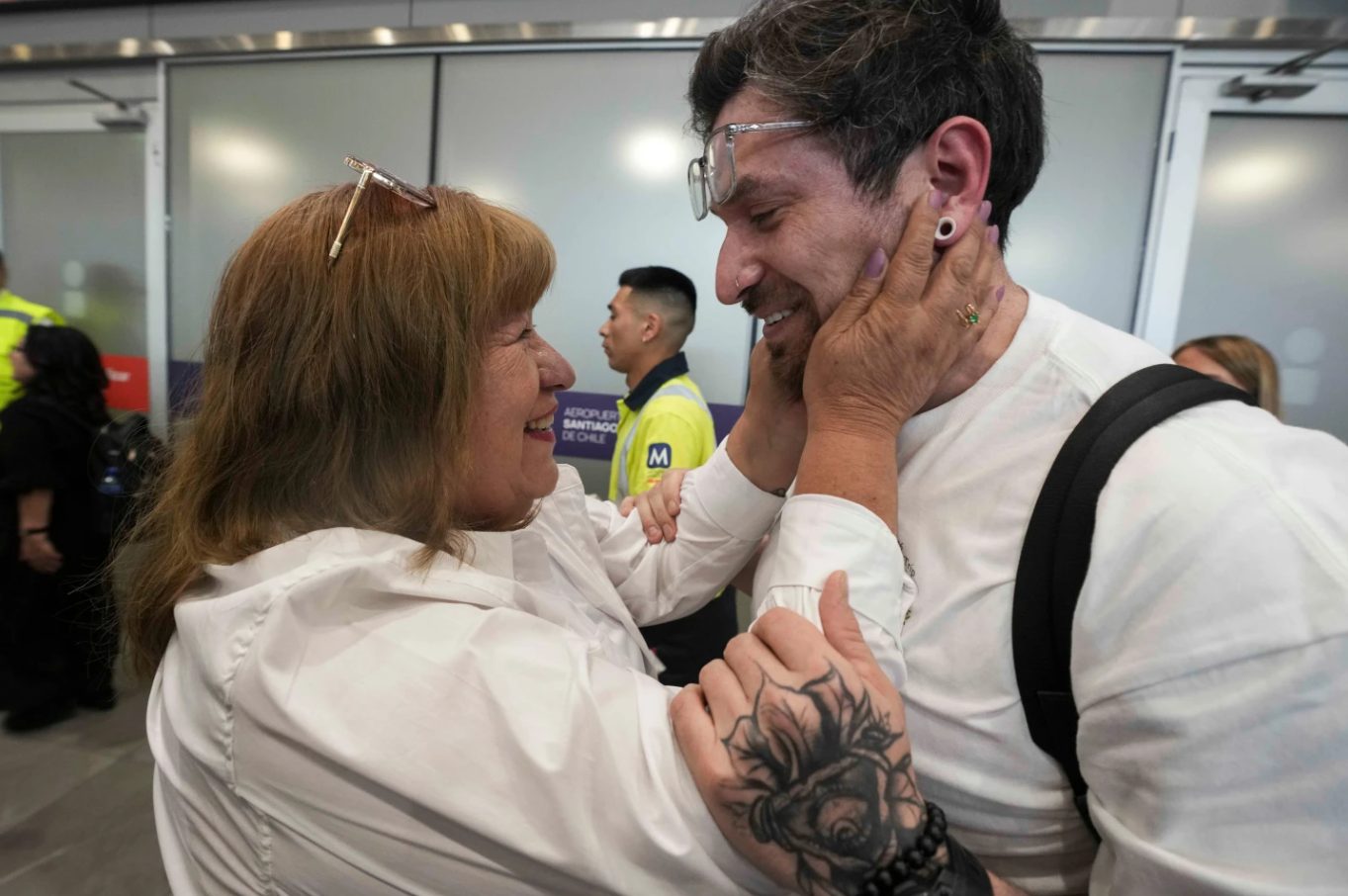 Fue un bebé robado en la dictadura de Pinochet y logró abrazar a su mamá después de 30 años
