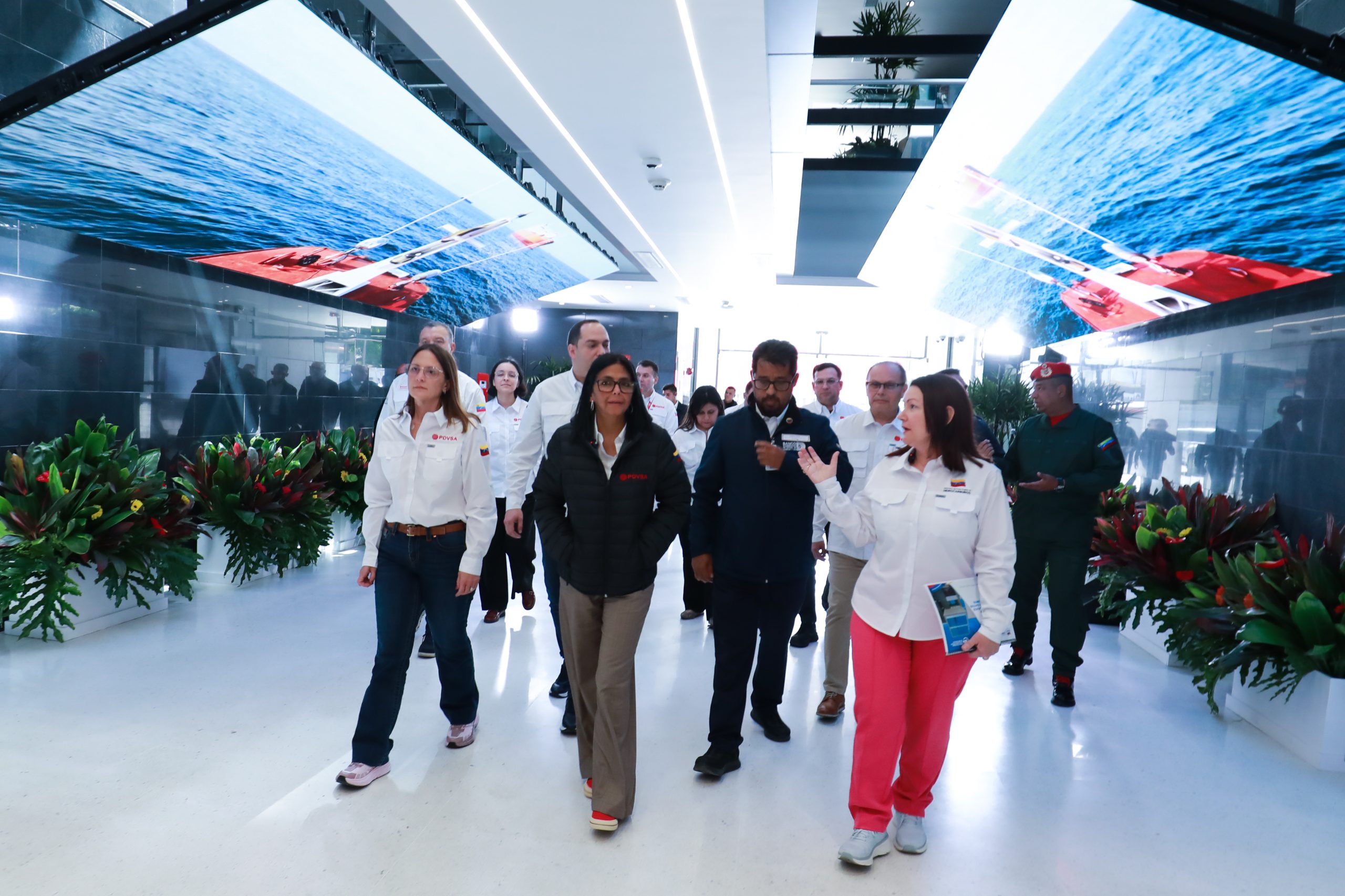 En medio de denuncias por opacidad, Delcy Rodríguez inauguró centro de gestión de datos para hidrocarburos