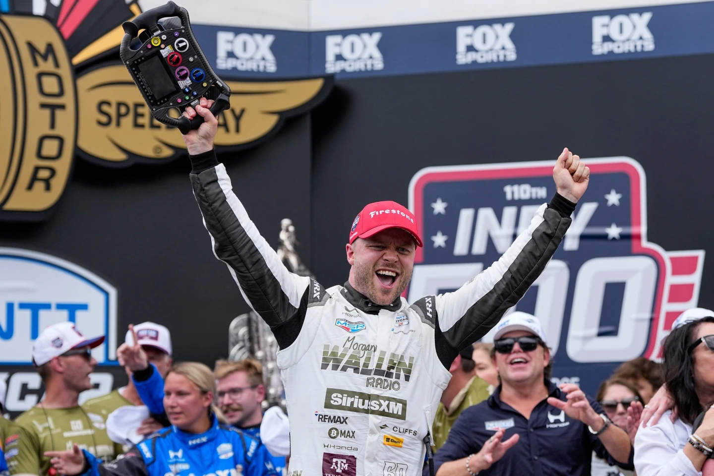 Final de locura en Indianápolis: Rosenqvist ganó las 500 Millas por la diferencia más pequeña de la historia
