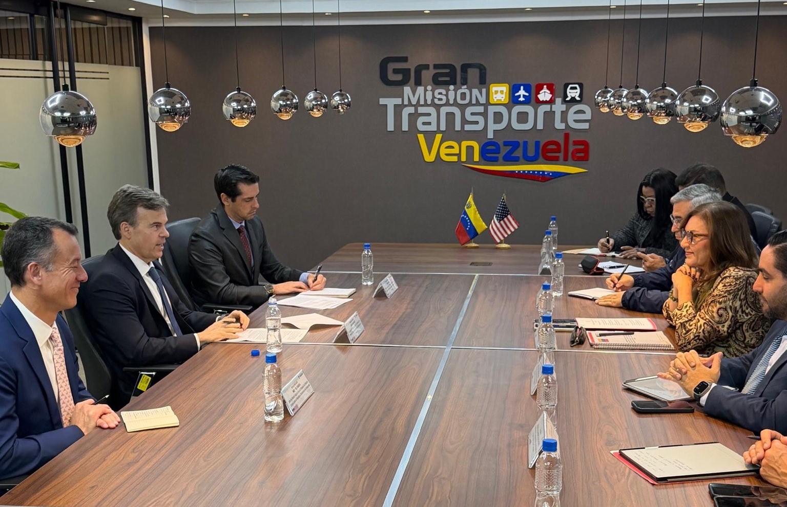 John Barrett sostuvo reunión con Jacqueline Faría: esto fue lo que conversaron
