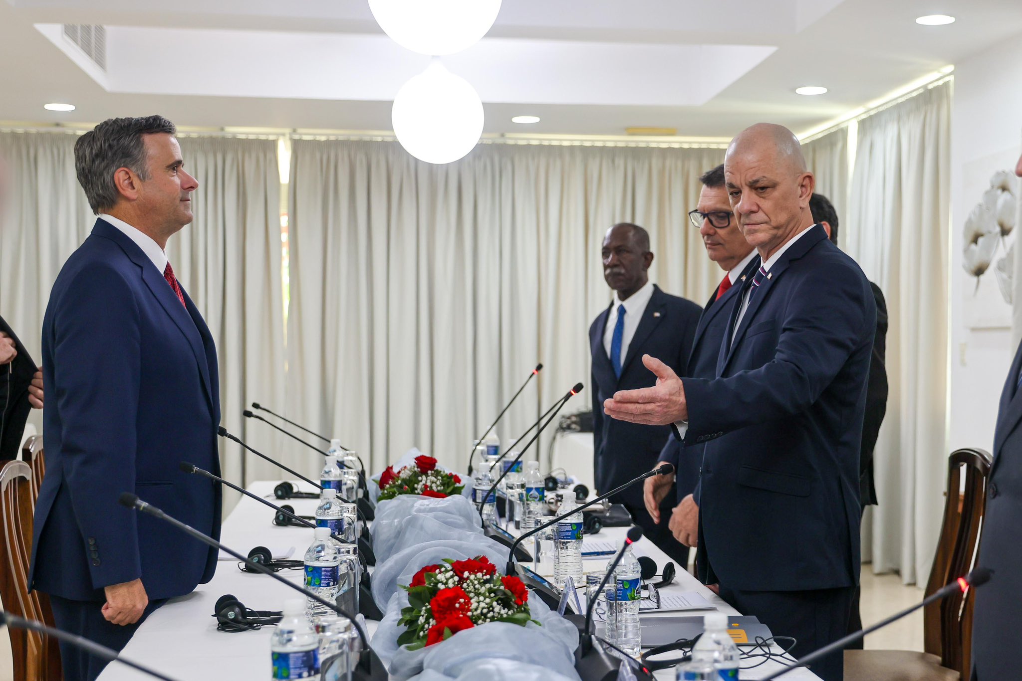 FOTOS: Así fue el encuentro entre el director de la CIA y servicios de Inteligencia del régimen cubano