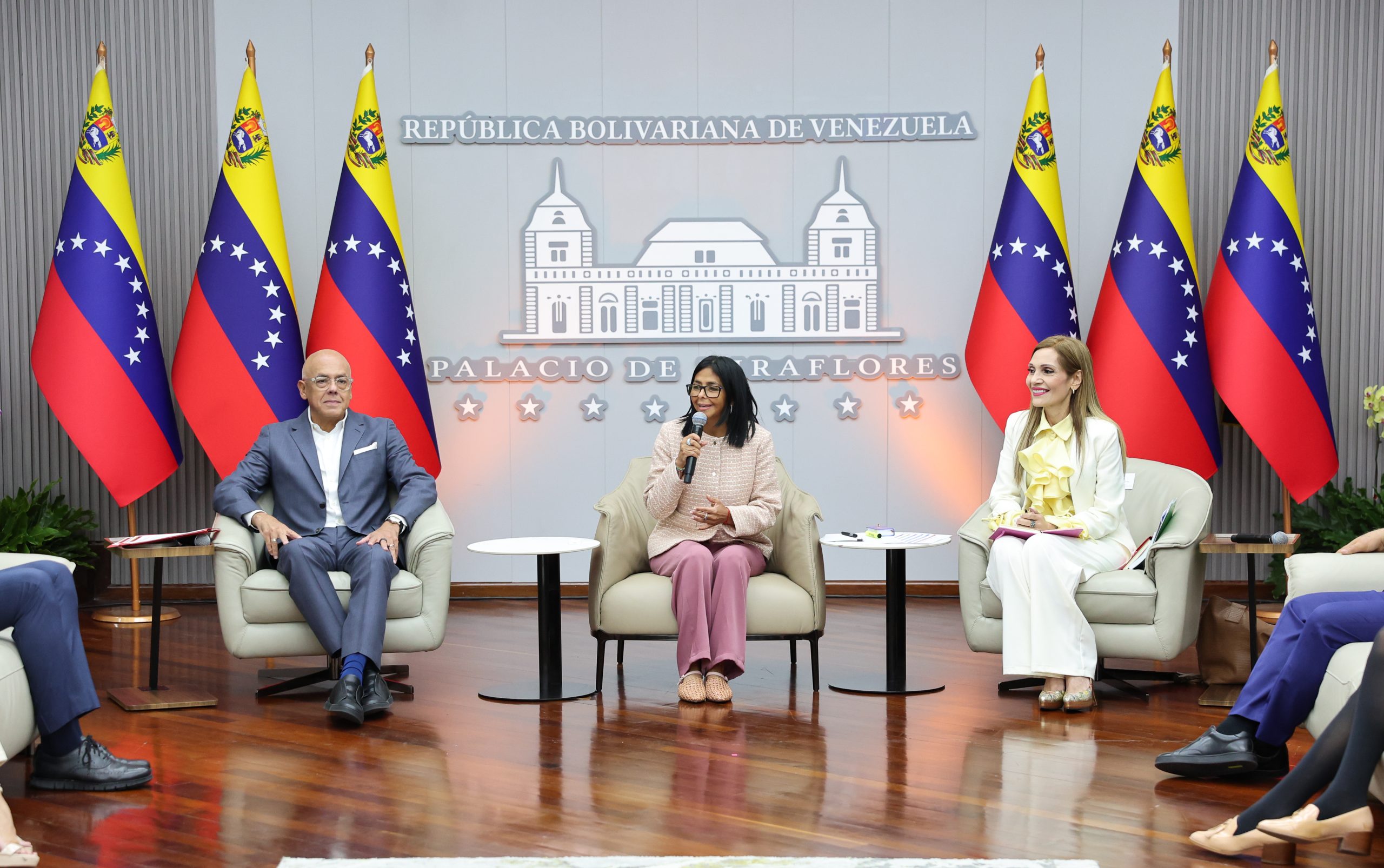 Delcy habla de miles de excarcelados, pero las cifras que maneja el Foro Penal la deja en evidencia