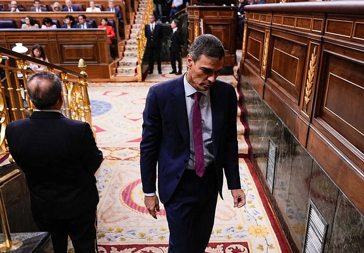 Sánchez se ata a Zapatero y el Gobierno se desdice ahora de las acusaciones de 