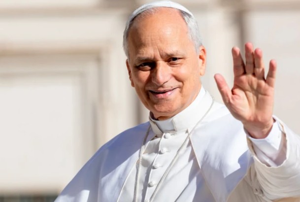 El papa León XIV alerta del daño causado por los "chatbots" en vísperas de su encíclica sobre IA