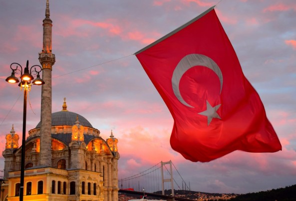 Tiroteado en su despacho un empresario hermano de un exministro de Exteriores de Turquía