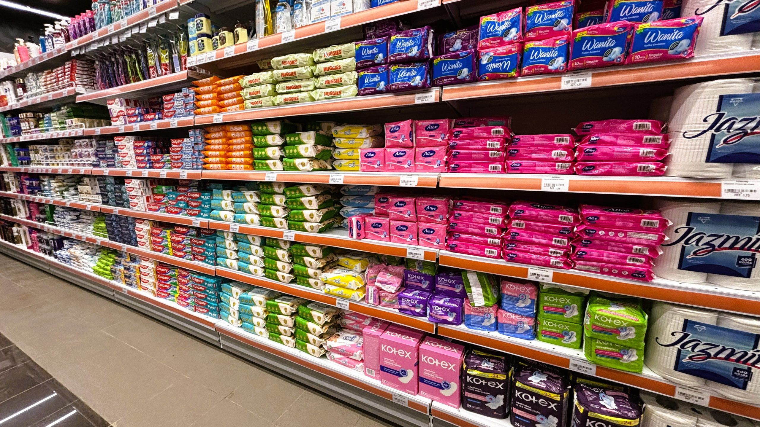 El venezolano compra alimentos hasta cuatro veces por semana, según Ansa