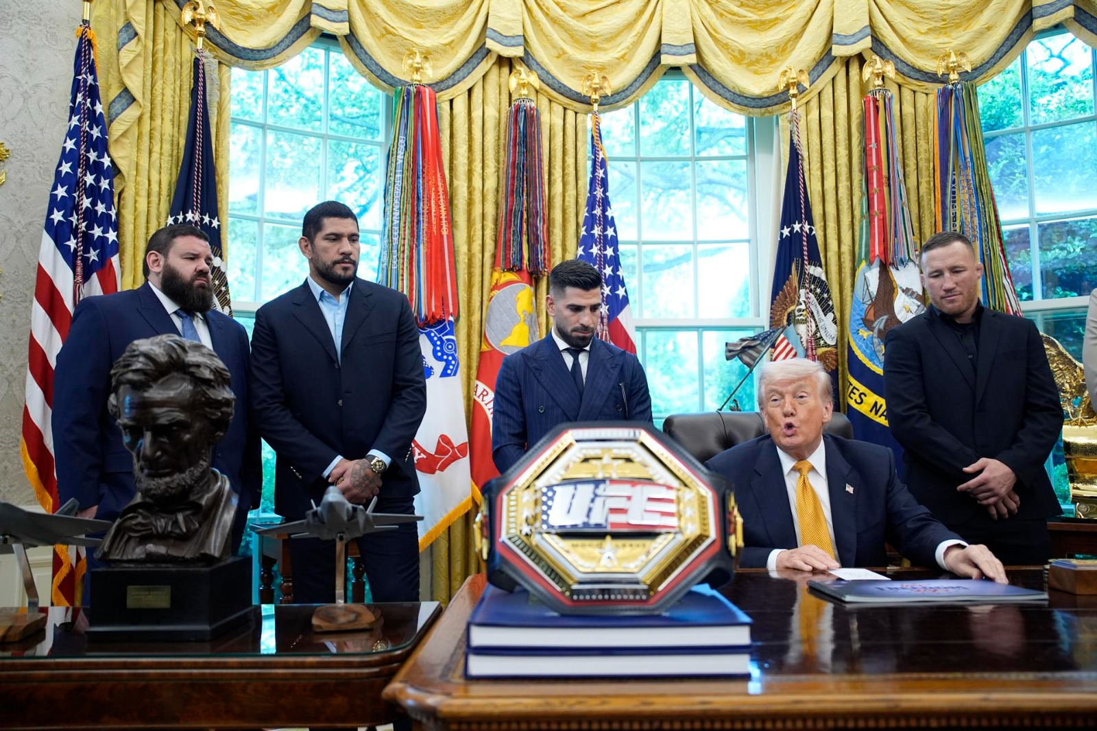 Donald Trump presentó con Ilia Topuria la velada de combates UFC en la Casa Blanca