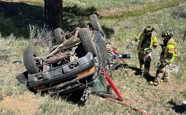 Niña pasó más de un día junto a los cadáveres de sus padres tras terrible accidente en Colorado