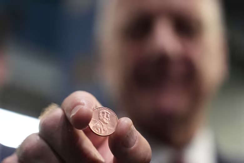 Ron DeSantis firmó una nueva ley que cambia el pago en efectivo con monedas