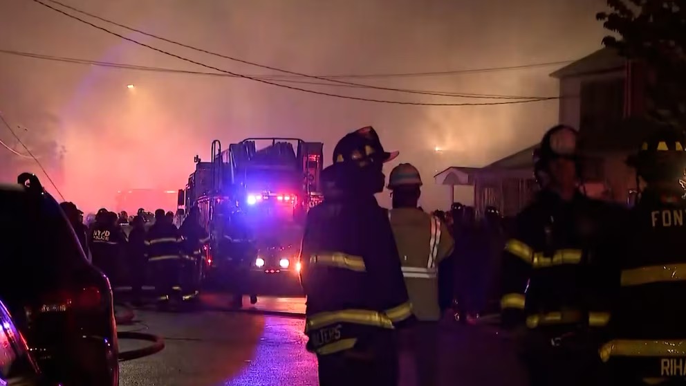 Al menos un muerto y 36 heridos tras dos explosiones en un astillero de Nueva York