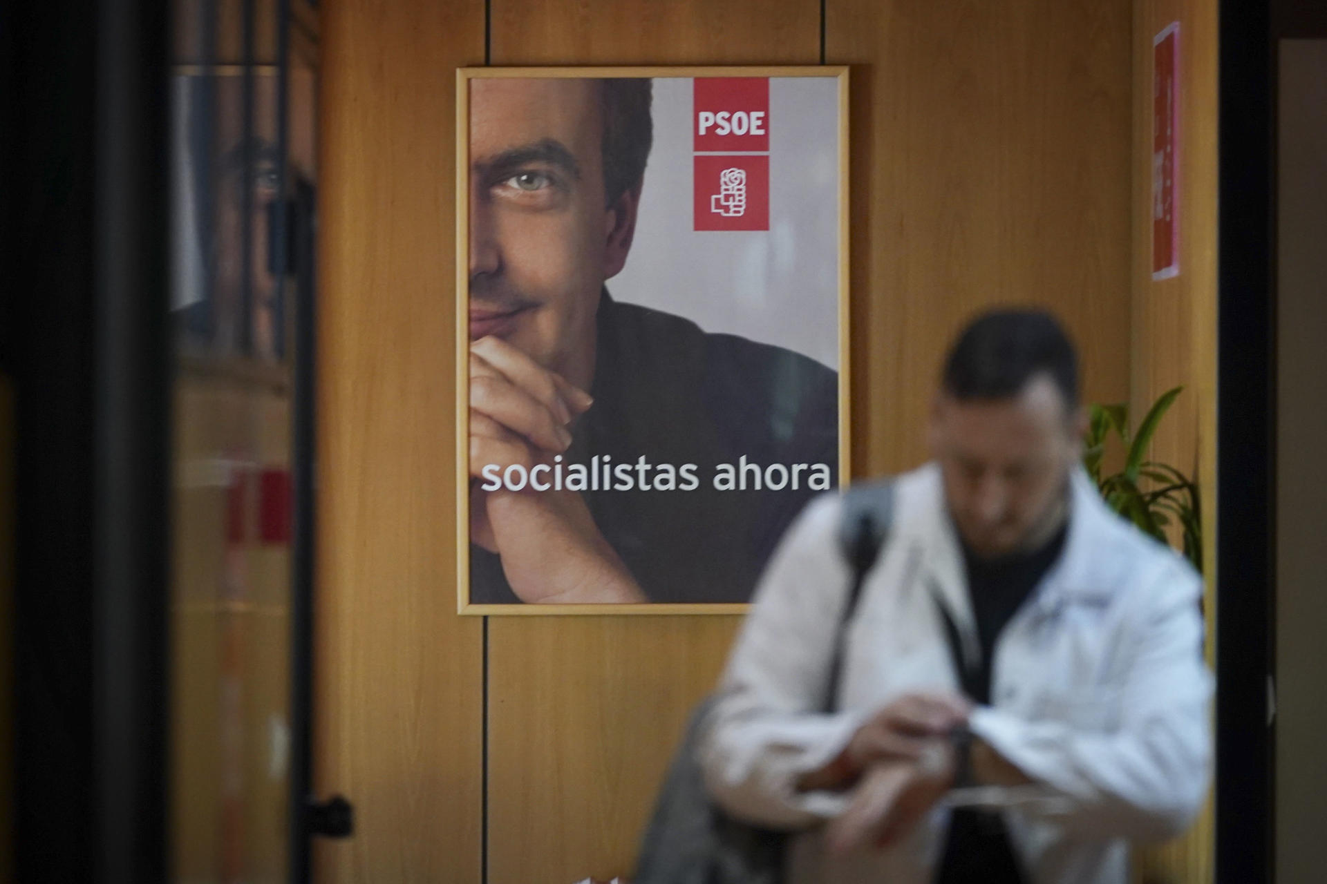 Juez español ordenó bloquear algunas cuentas bancarias de Zapatero