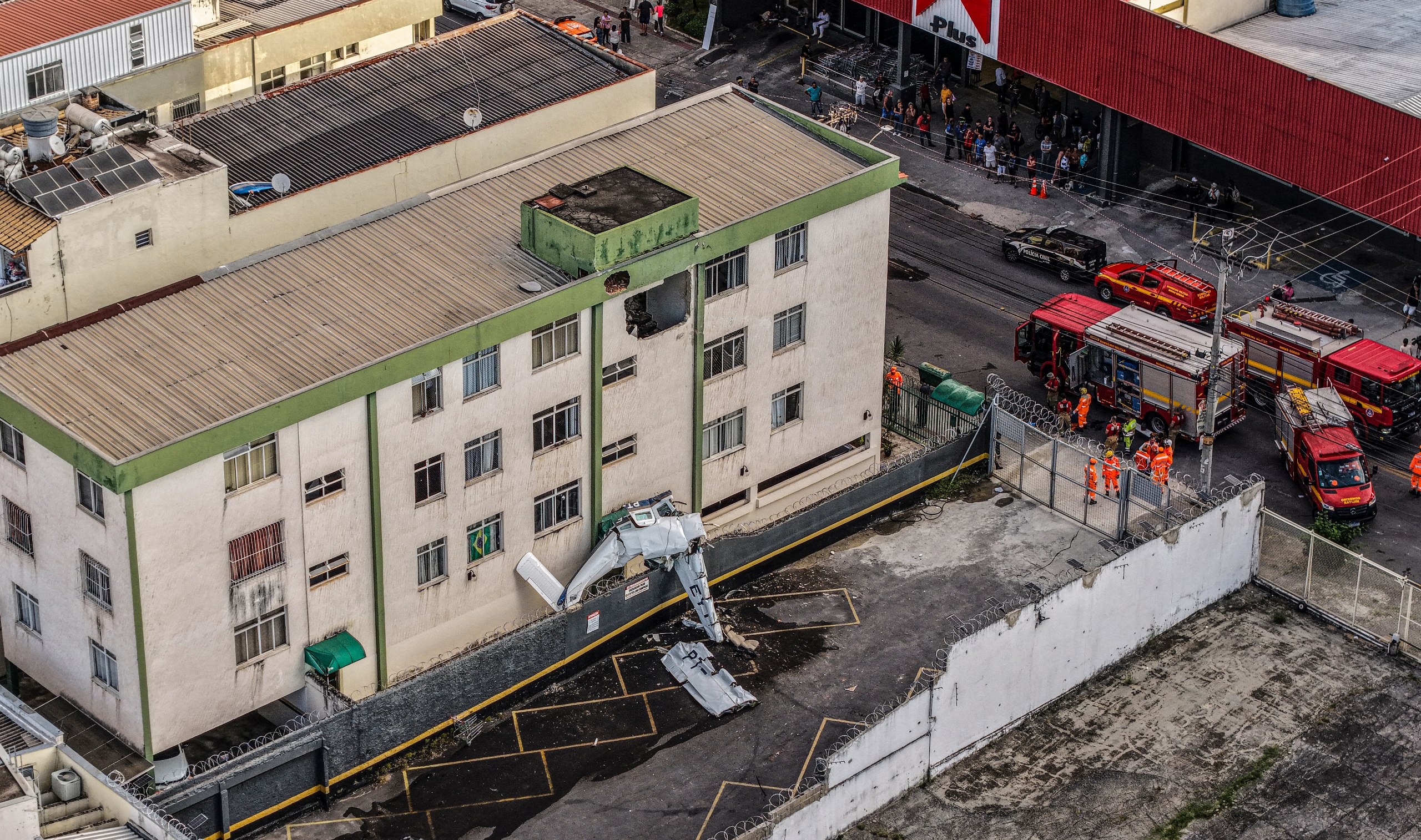 Avioneta se estrelló contra un edificio en Brasil: dejó dos muertos y varios heridos