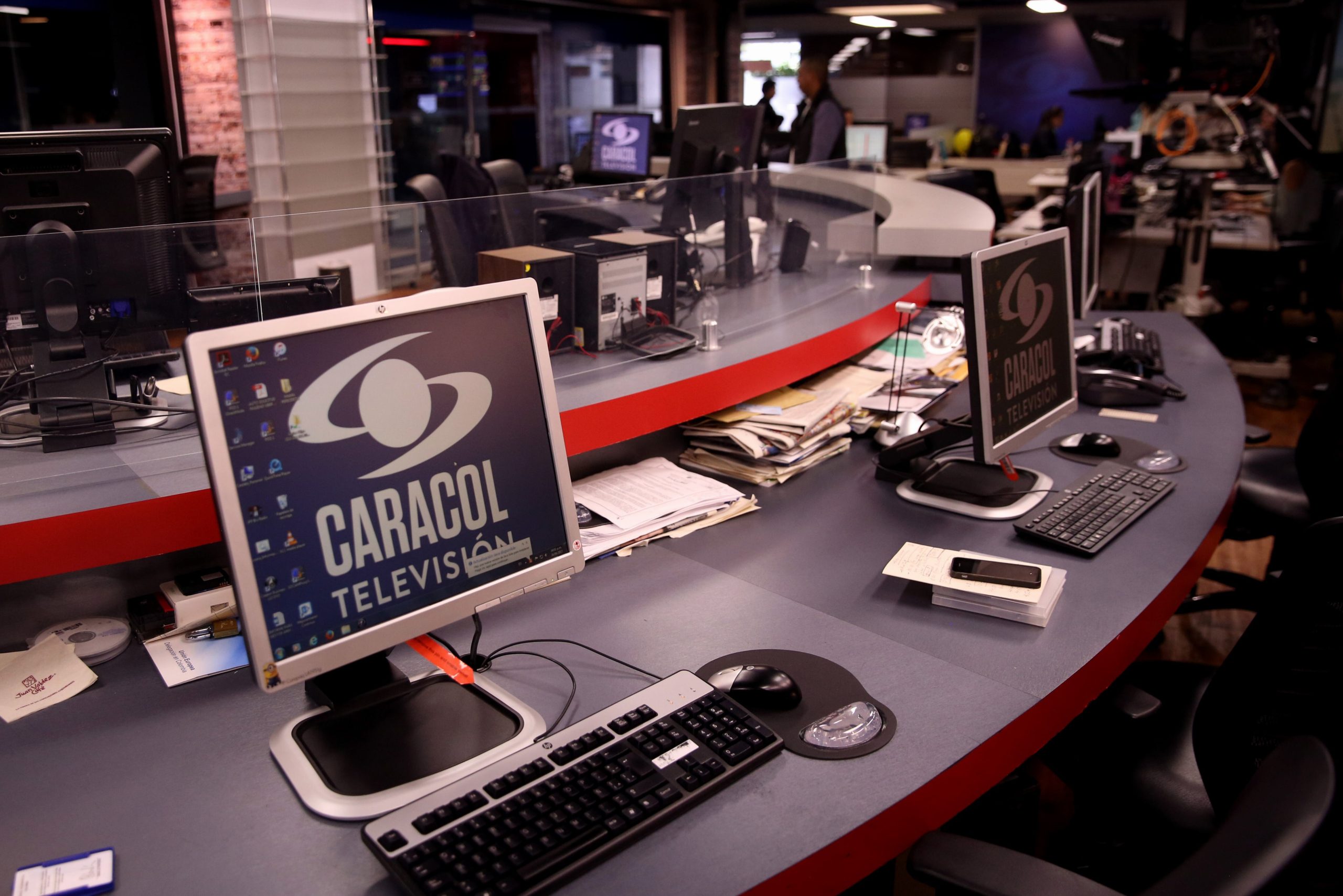 Escándalo en medios de Colombia: Más de 260 periodistas revelan una red de acoso sexual y abuso de poder