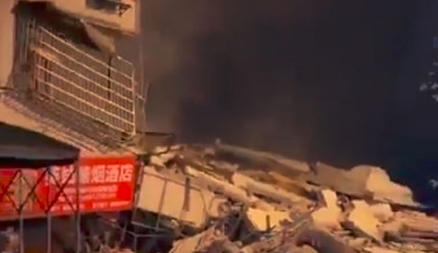 Un fuerte terremoto dejó al menos tres desaparecidos y cuatro heridos en el sur de China (VIDEOS)