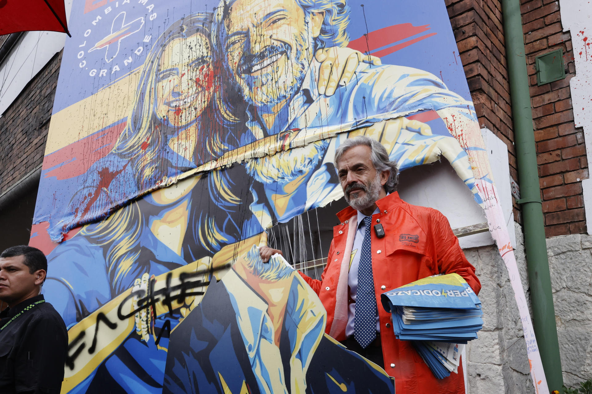 Crece la tensión electoral en Colombia tras vandalismo contra sede de campaña de Paloma Valencia (Videos)