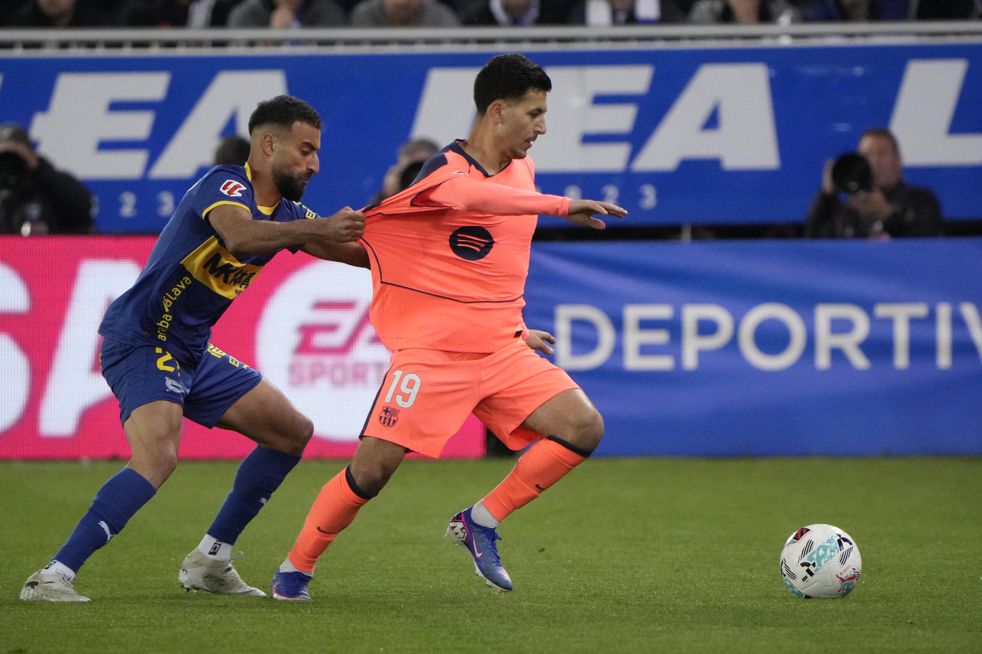 El Barça dejó escapar los 100 puntos en LaLiga tras caer contra el Alavés