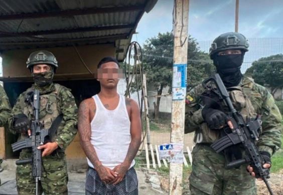 Ejército de Ecuador capturó a cuatro sospechosos de atentado que dejó un muerto y 30 heridos