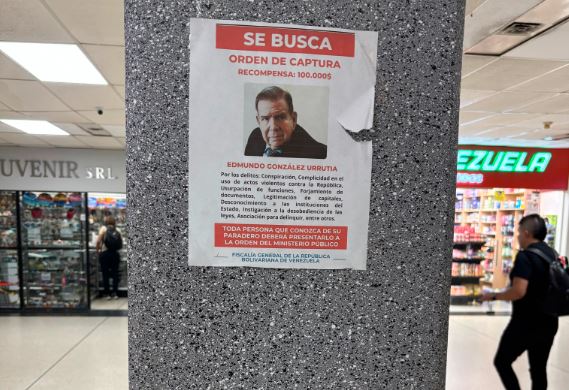 Williams Dávila exigió a Delcy Rodríguez retirar los carteles de “Se busca a Edmundo González”