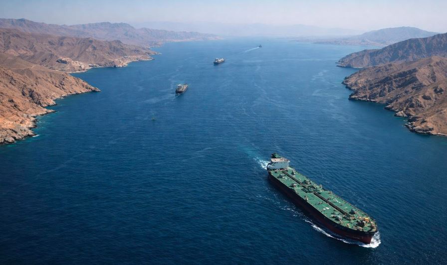 Régimen de Irán confirmó que EEUU movilizó buques militares cerca del estrecho de Ormuz