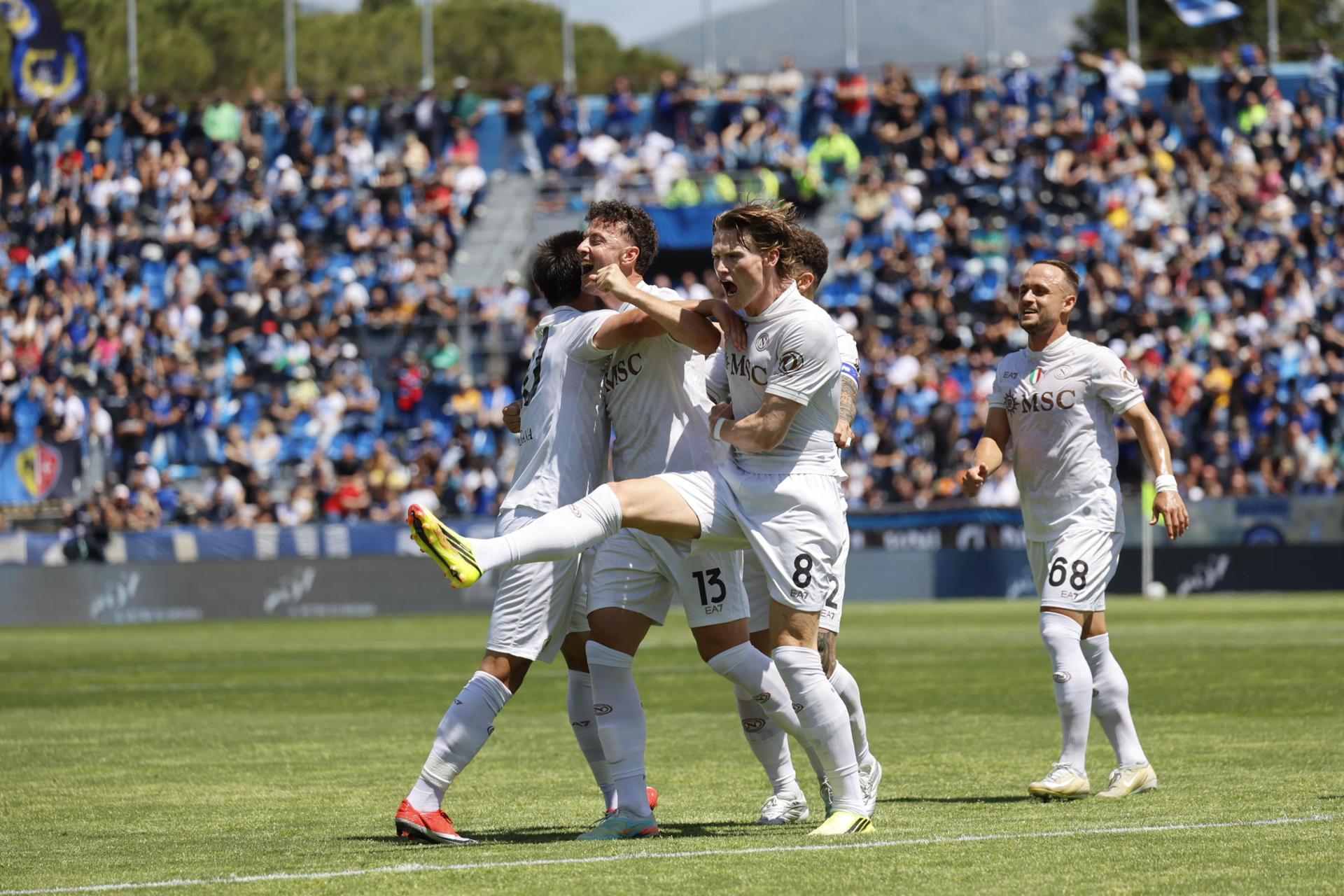 Napoli aseguró en media hora su puesto en la próxima Champions