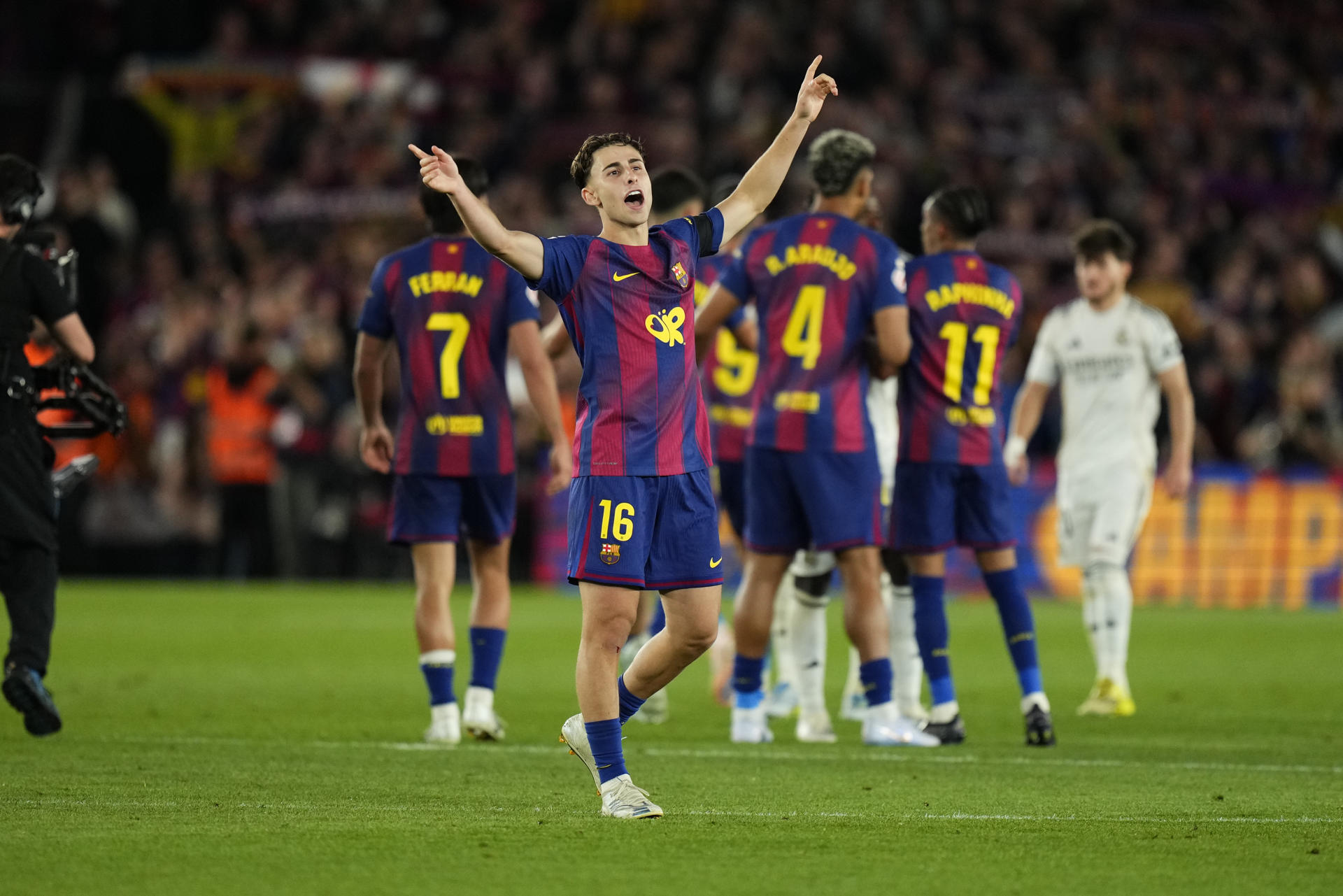 El Barça celebra el alirón por primera vez en un Clásico tras imponerse al Madrid