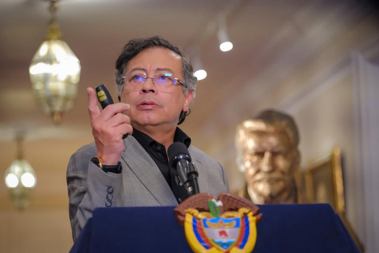 Petro coordinó con el régimen venezolano bombardeo contra el ELN