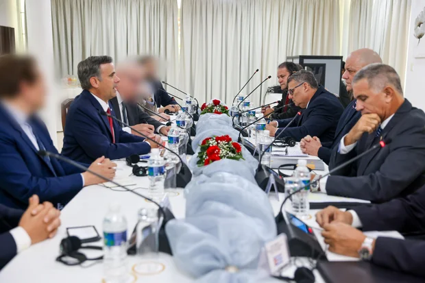 CBS: Director de la CIA llevó a su reunión en La Habana a agente implicado en la captura de Maduro