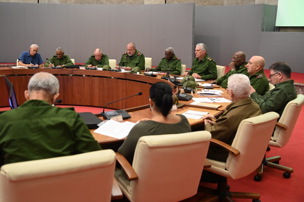 El régimen de Cuba difunde "medidas de protección" ante una eventual intervención militar de EEUU