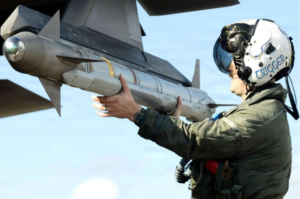 La Marina de EEUU desarrolla misiles compactos AIM-9X para los F-35 y drones de combate
