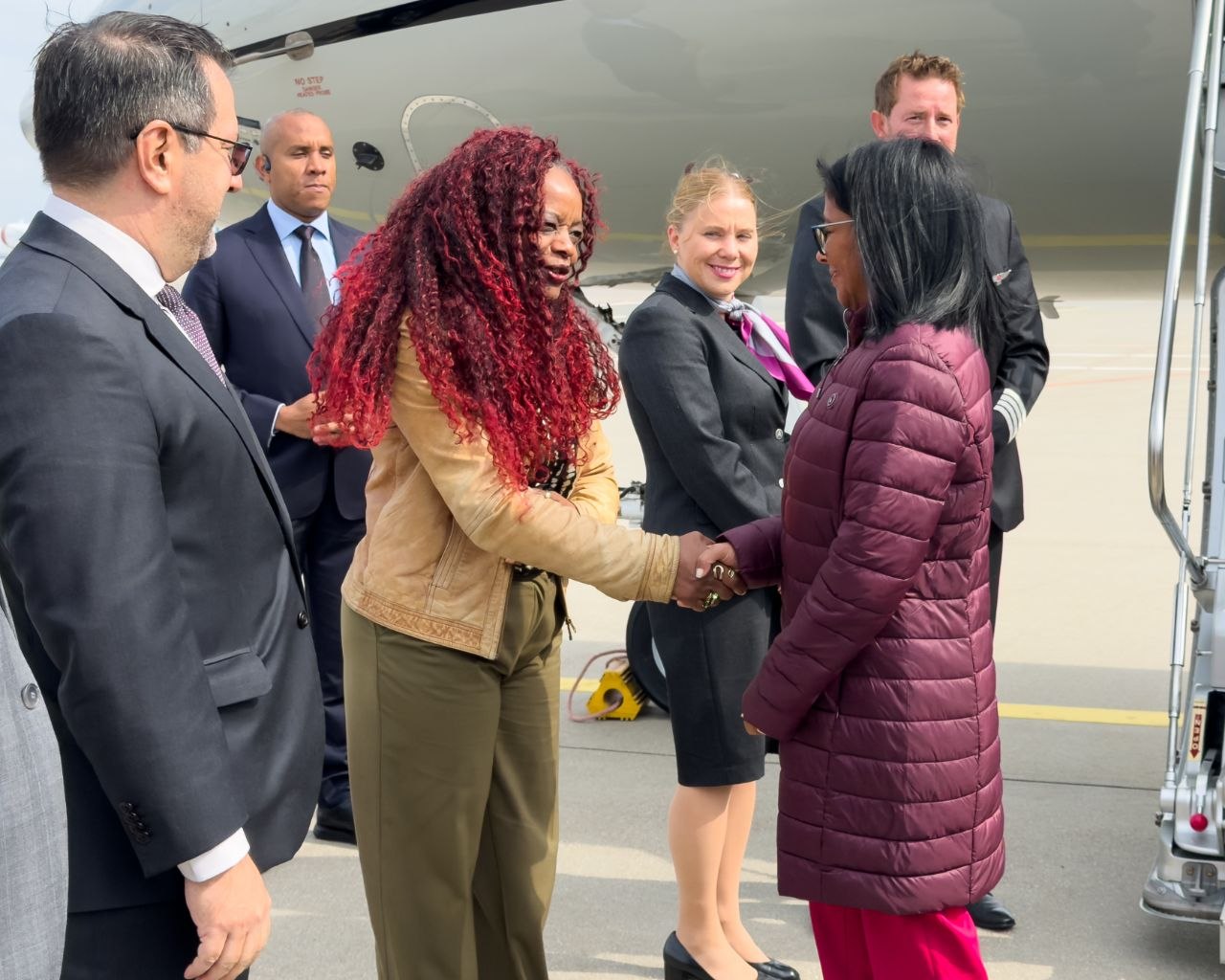 Delcy Rodríguez aterrizó en Países Bajos para “defender” el Esequibo ante la CIJ