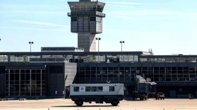 Los aeropuertos en EEUU que pueden recibir pasajeros de tres países en medio de brote de ébola