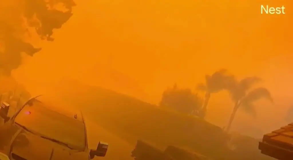 Escena apocalíptica: incendio en el sur de California obligó a una propietaria a huir para salvar su vida