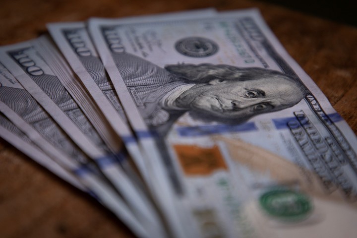 Gobierno de Trump empezó a depositar el millonario reembolso por aranceles a estas cuentas bancarias