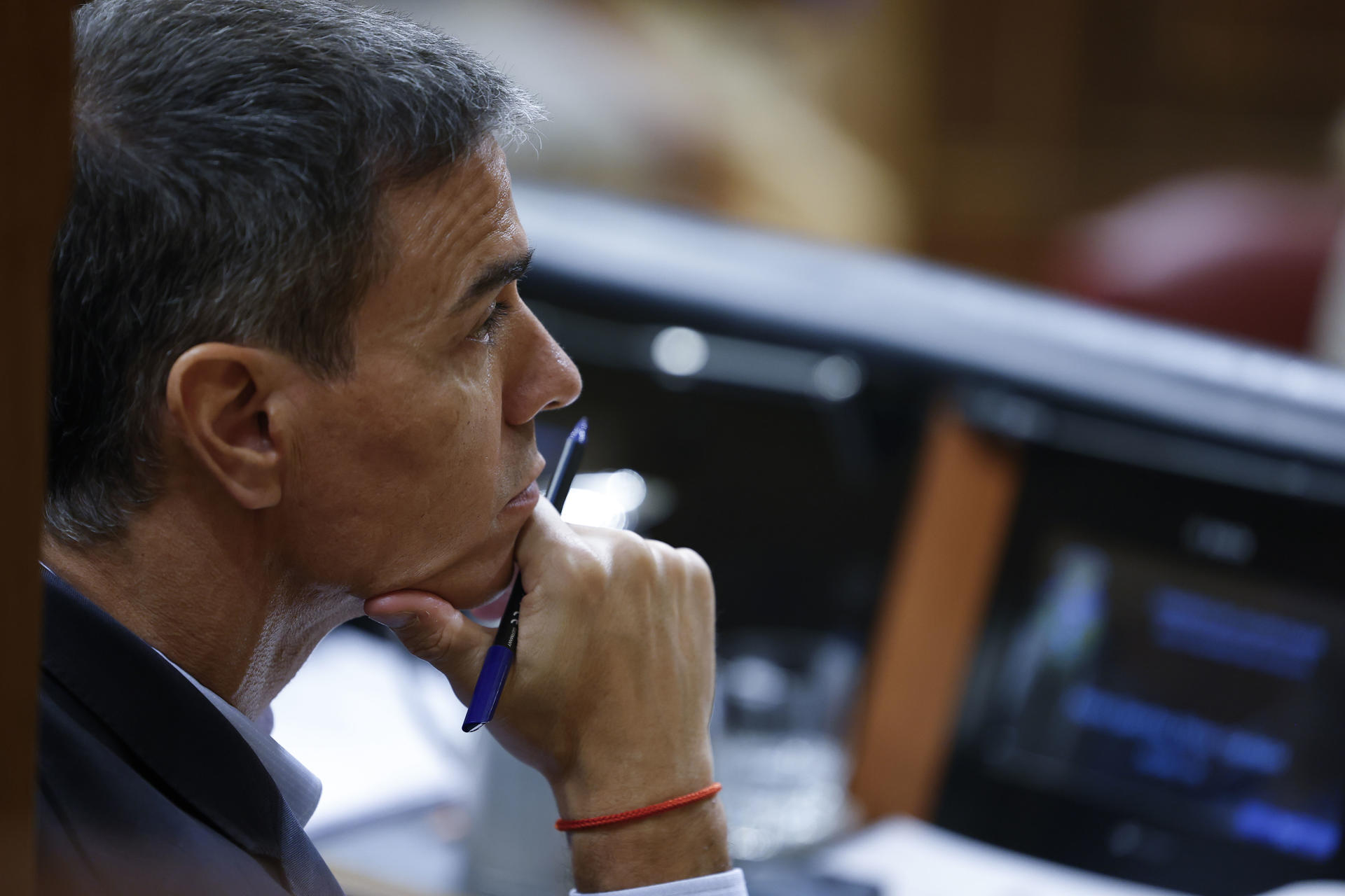 Sánchez pide a la justicia jugar "limpio" tras las medidas cautelares impuestas a su mujer