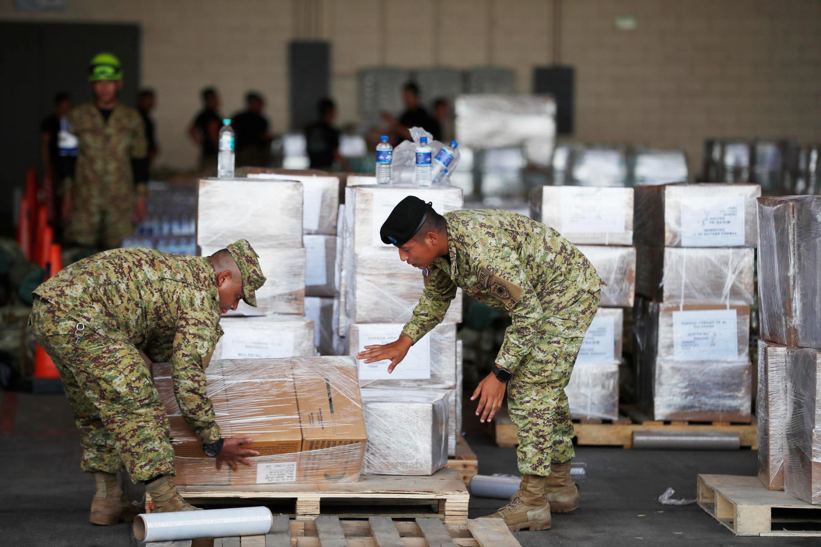 Llegan a Venezuela equipos de rescate de El Salvador