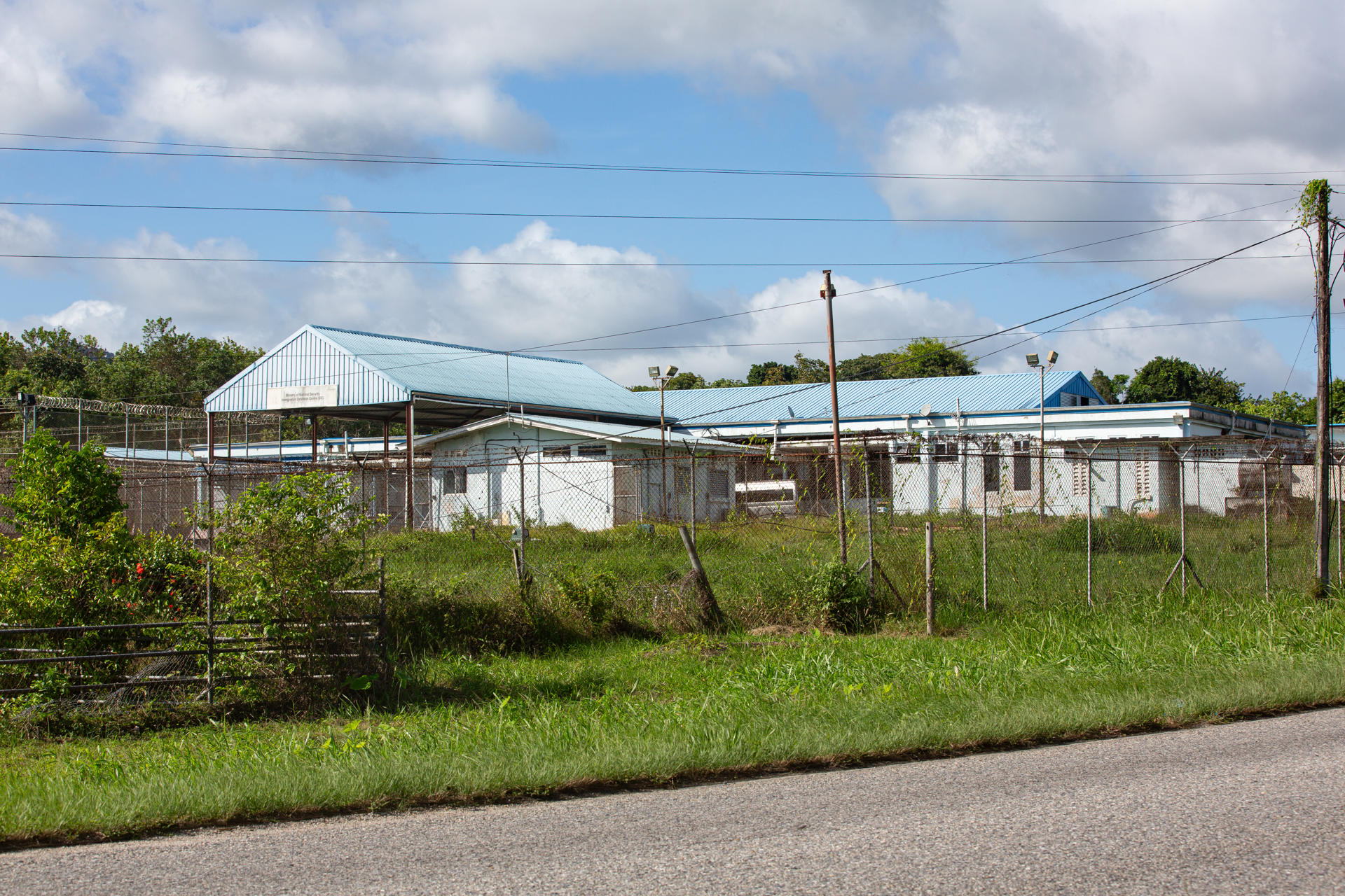Buscan a ocho venezolanos que se escaparon de centro migratorio en Trinidad y Tobago