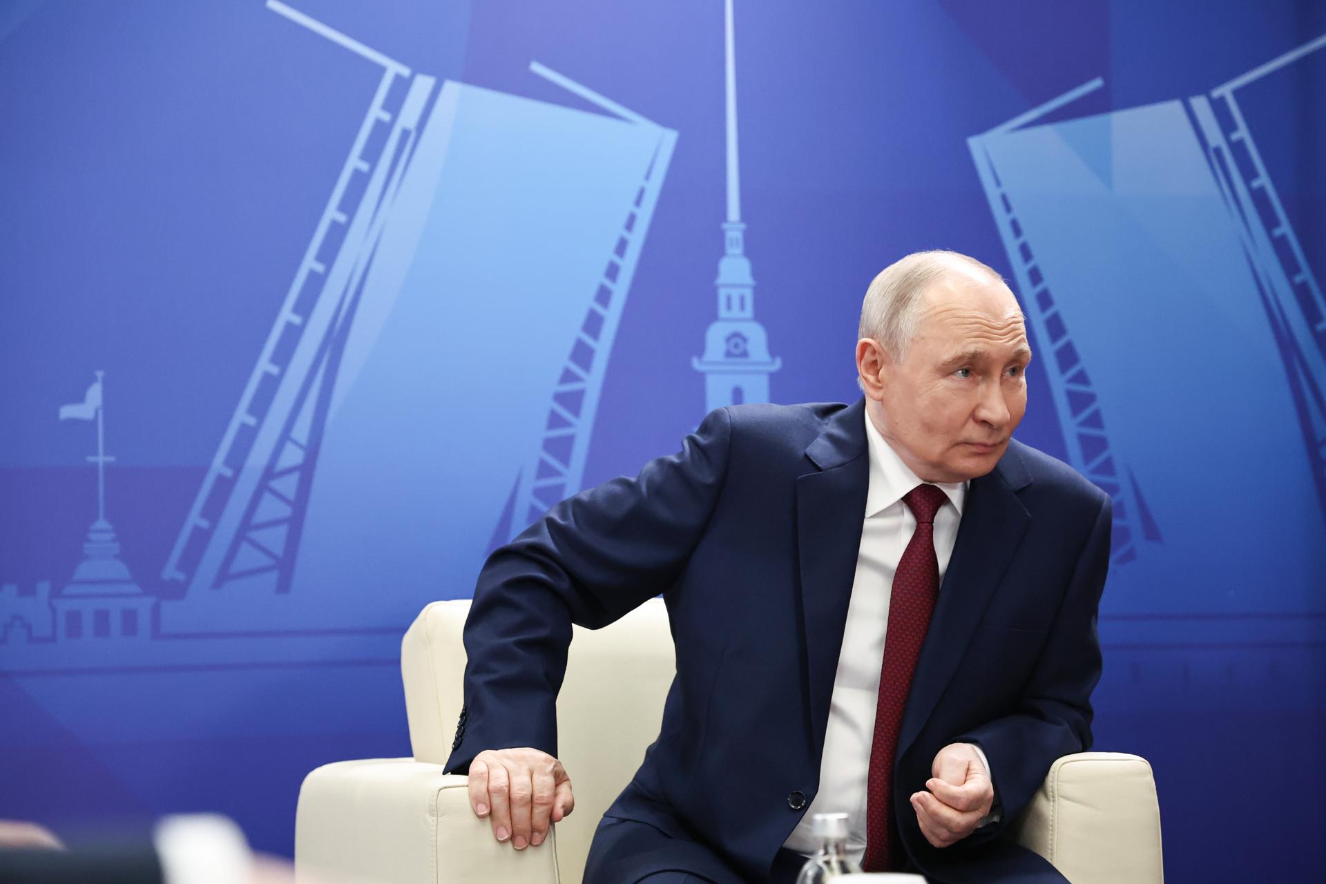 Cover image for Putin rechaza propuesta de Zelenski para negociaciones directas