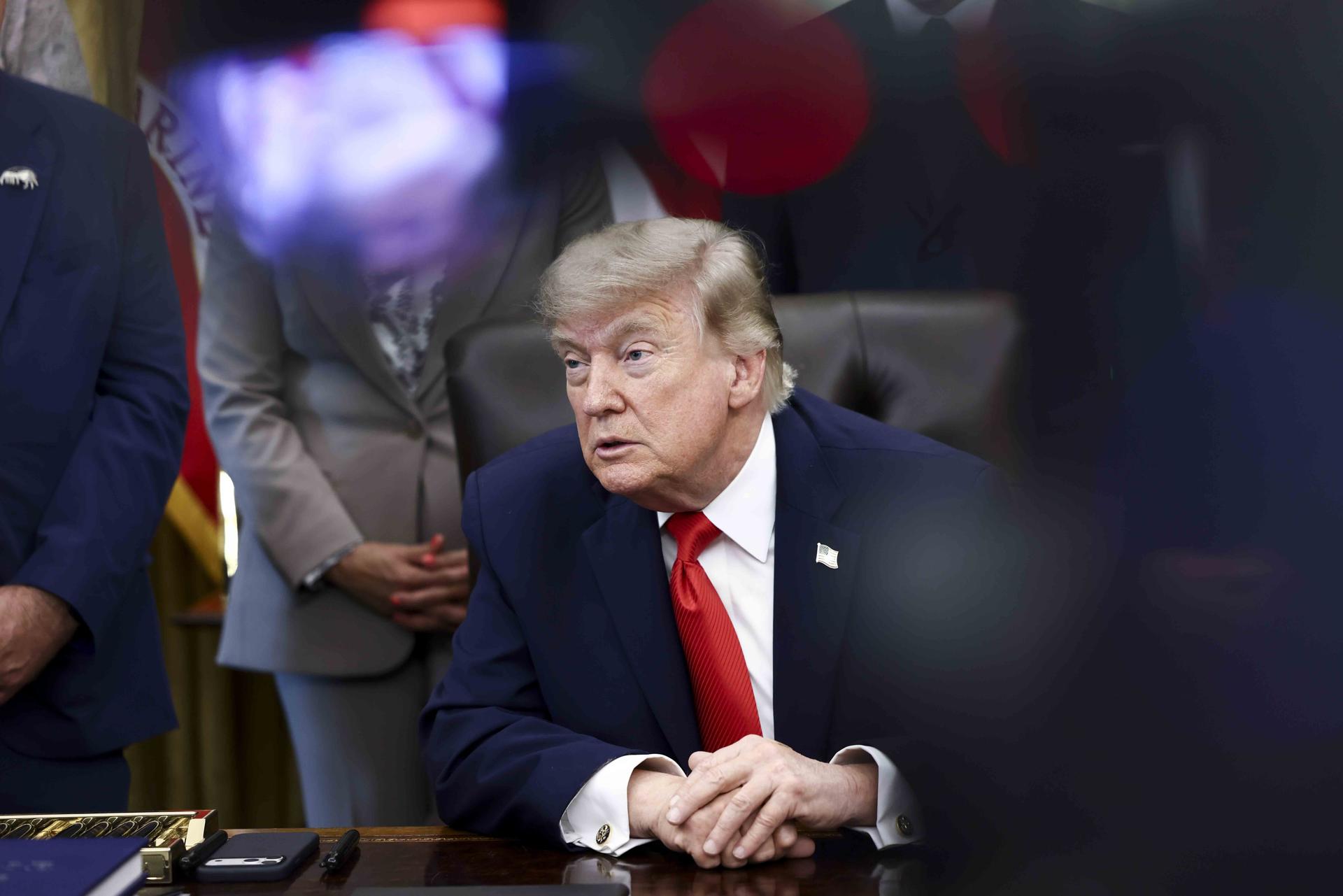 Trump exige a Irán que no cause problemas en Líbano o EEUU reanudará los ataques