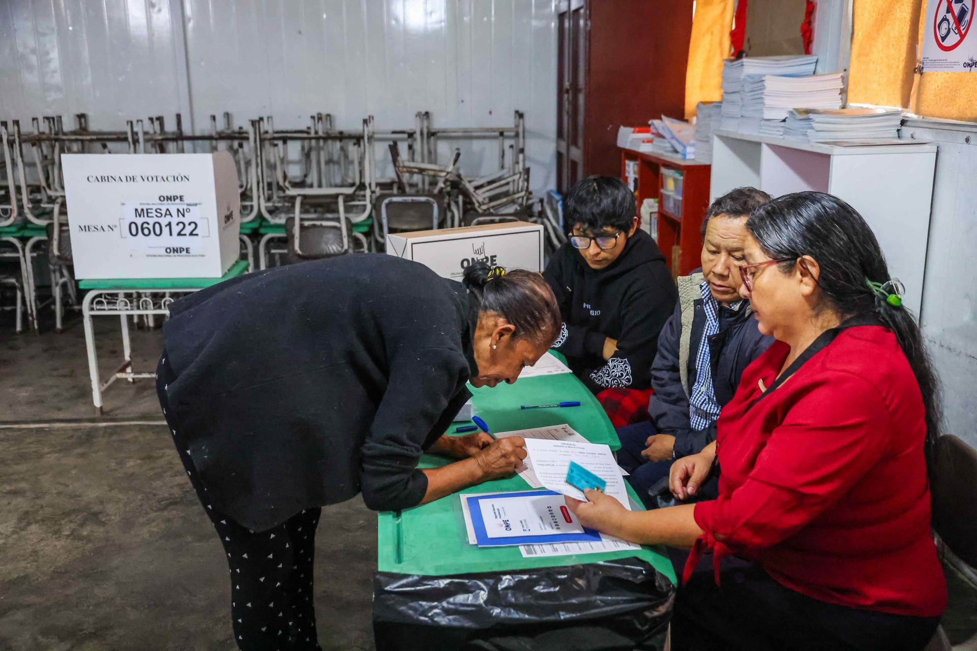 Vuelve a registrarse la falta de material electoral en algun