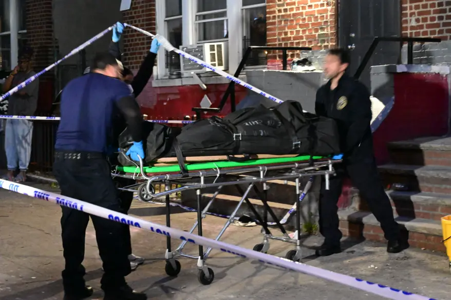 Cover image for Hallaron un cadáver en apartamento de Nueva York tras surgir un olor fétido en todo el edificio