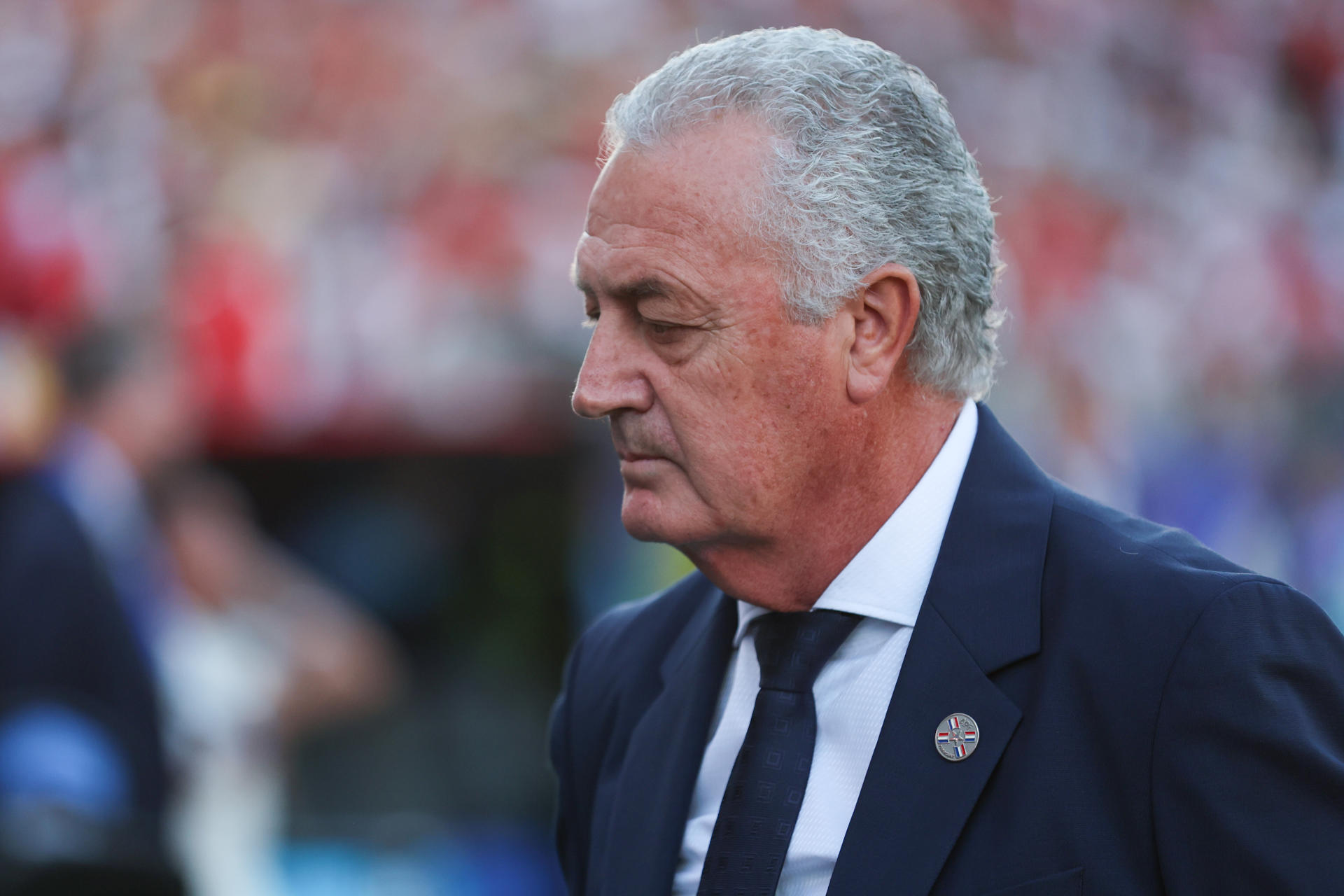Seleccionador de Paraguay criticó las nuevas reglas tras la expulsión de Almirón