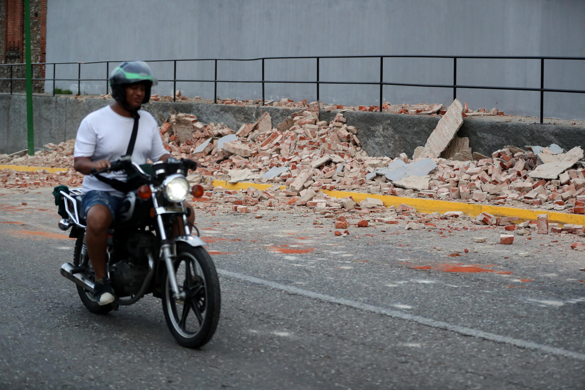 Gobierno de Puerto Rico pide "tranquilidad" por alerta de tsunami tras sismo en Venezuela