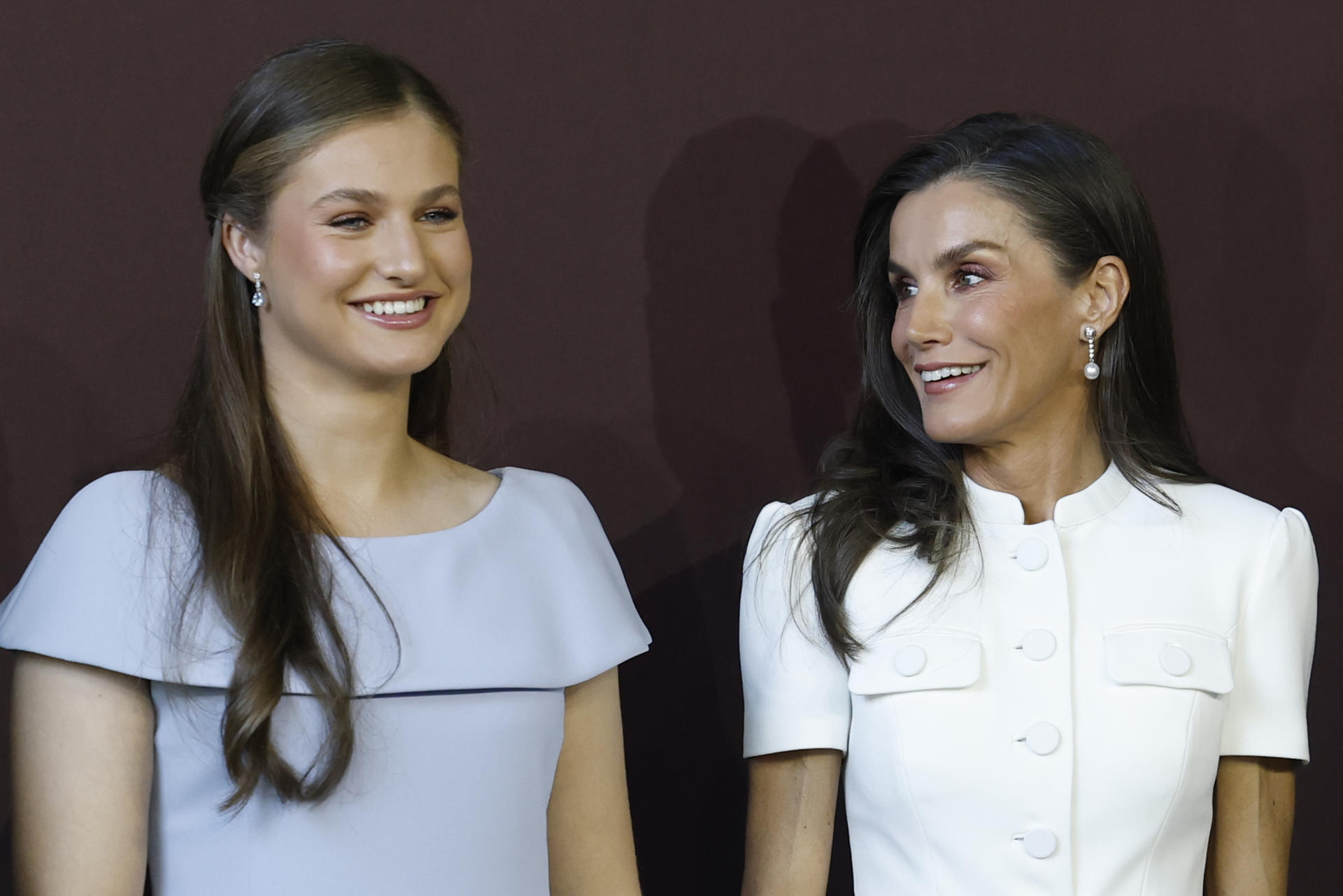 La princesa Leonor opta por un look moderno y juvenil para r