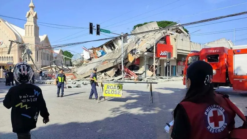 Suben a 14 los muertos por el terremoto en Filipinas, con siete desaparecidos y más de 100 heridos